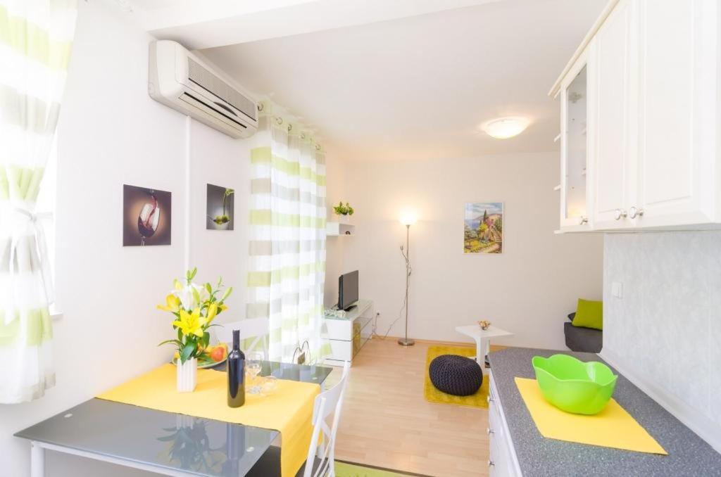 Blue Jelena Appartement *